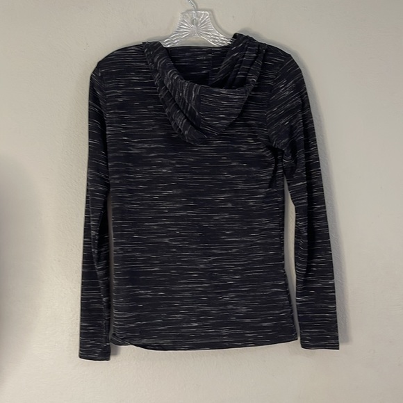 NIKE WOMENS LEGEND VENEER LONG SLEEVE LIGHTWEIGHT HOODIE - Picture 4 of 6